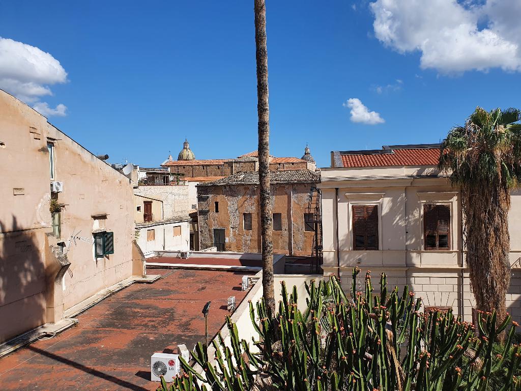 Appartamento PALERMO vendita  Centro storico via divisi Punto Casa di Claudio Costantino