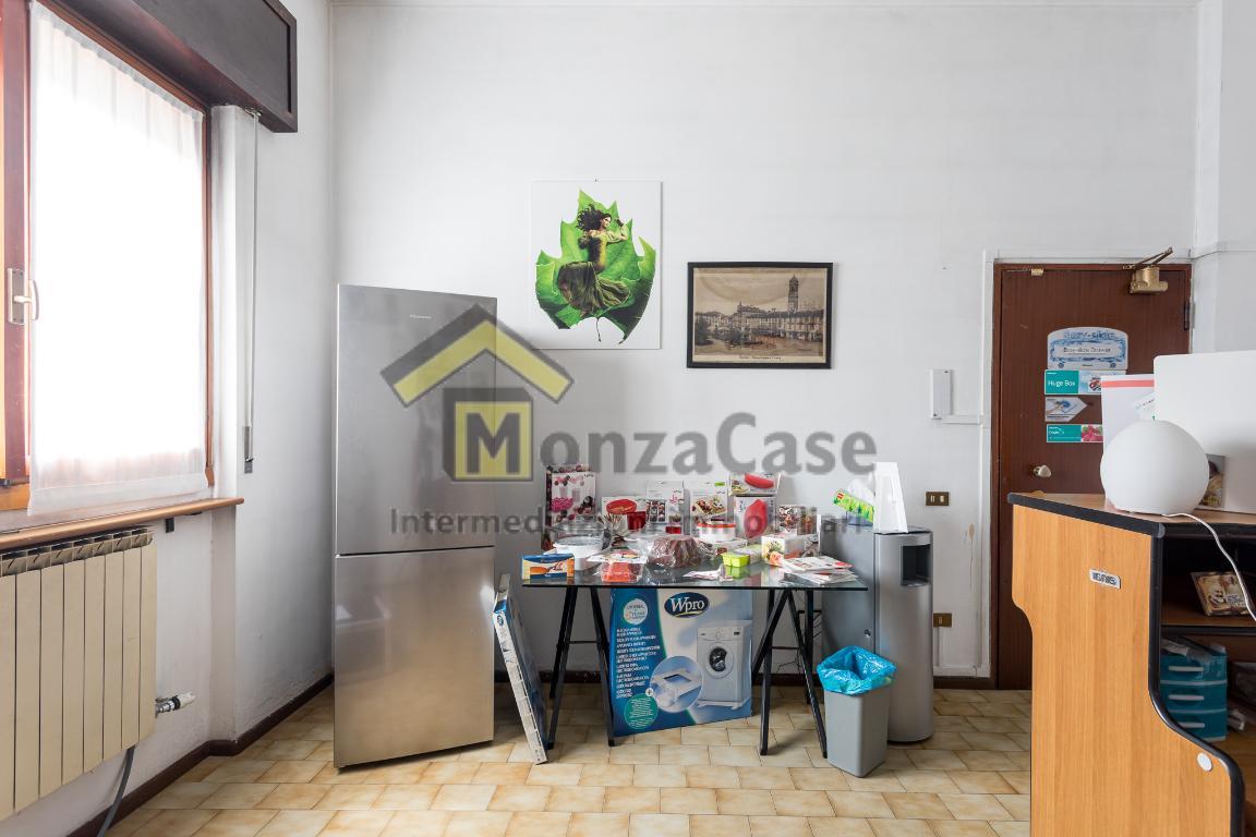 Appartamento MONZA vendita  VIA LECCO  MONZACASE SRL