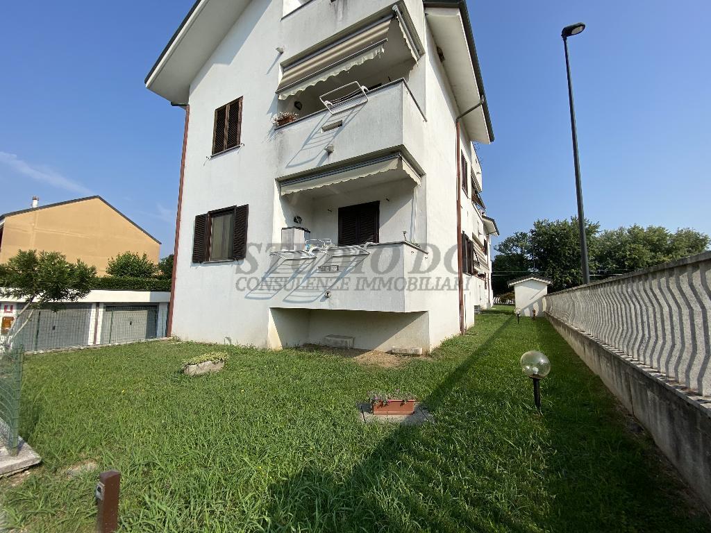 Appartamento LIMBIATE vendita   via Brianza Studio DG Immobiliare Limbiate