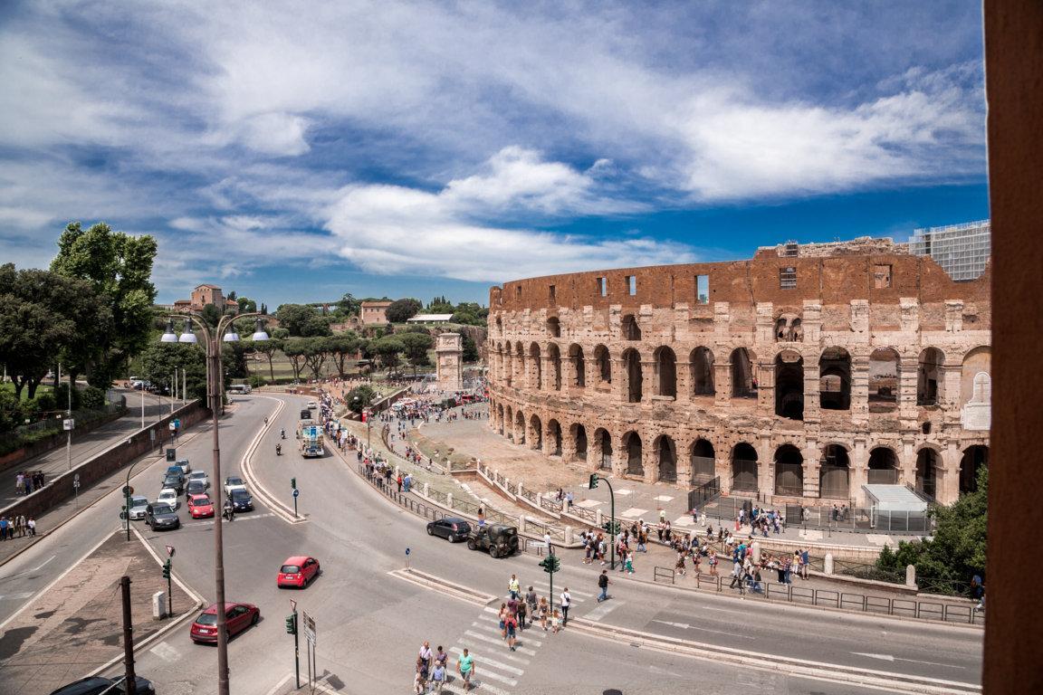 Appartamento ROMA vendita  Centro storico Piazza del Colosseo LA COMMERCIALE SRL PROMOZIONI IMMOBILIARI