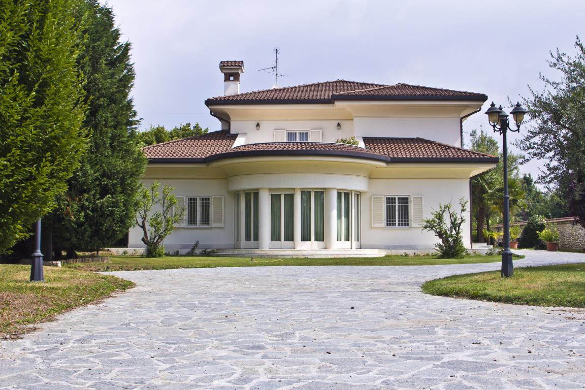 Villa AGRATE BRIANZA vendita   Via Ugo La Malfa TOTEM SRL