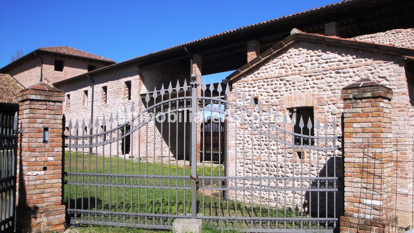 Rustico - Cascina ROSÀ vendita    IMMOBILIARE ASSOCIATI DI ANDOLFATO EMANUELA MIRCA