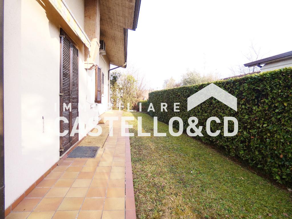 Villa DESENZANO DEL GARDA vendita   Via Gasparo da Salò, 25015 Desenzano del Garda BS, Italia CASTELLO&CD Immobiliare di Rambaldini Loretta