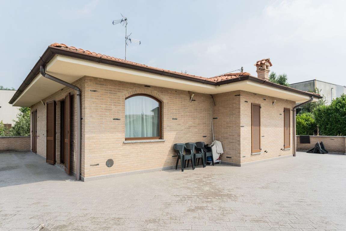 Villa Unifamiliare - Indipendente BULCIAGO vendita    Habitat Group Srl