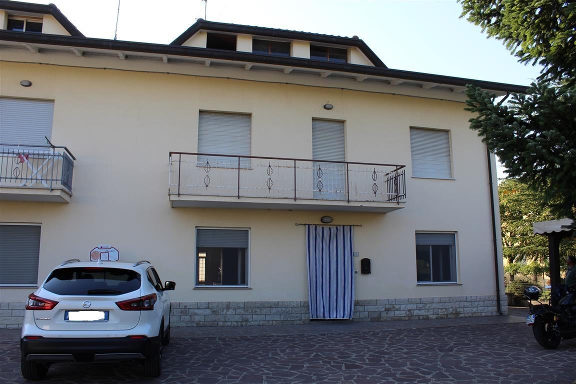 villa semi indipendente montecalvo in foglia vendita   via g. verdi agenzia montecchio casa