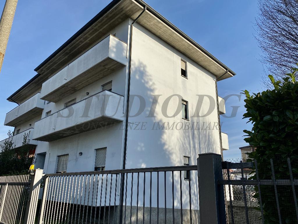  cesano maderno vendita quart:  studio dg immobiliare