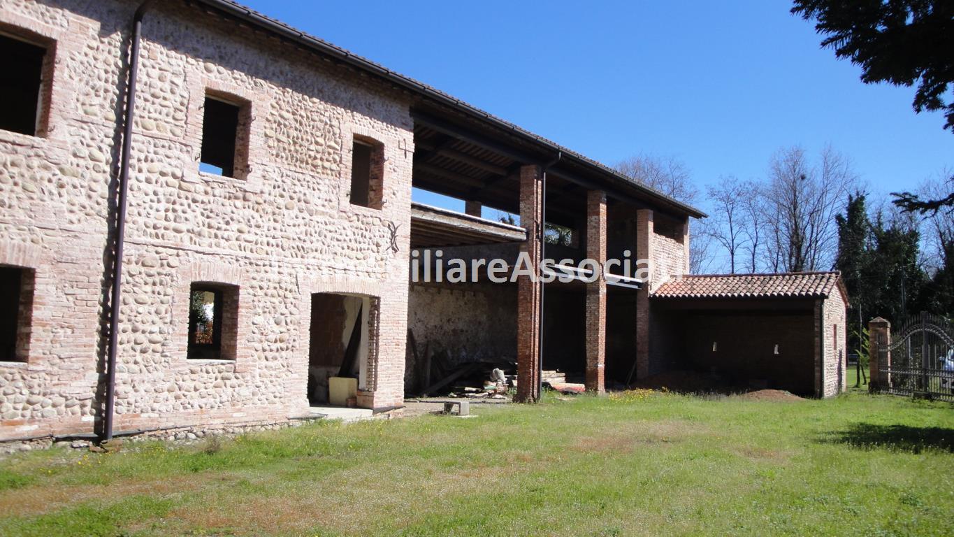 Rustico - Cascina BASSANO DEL GRAPPA vendita    IMMOBILIARE ASSOCIATI DI ANDOLFATO EMANUELA MIRCA