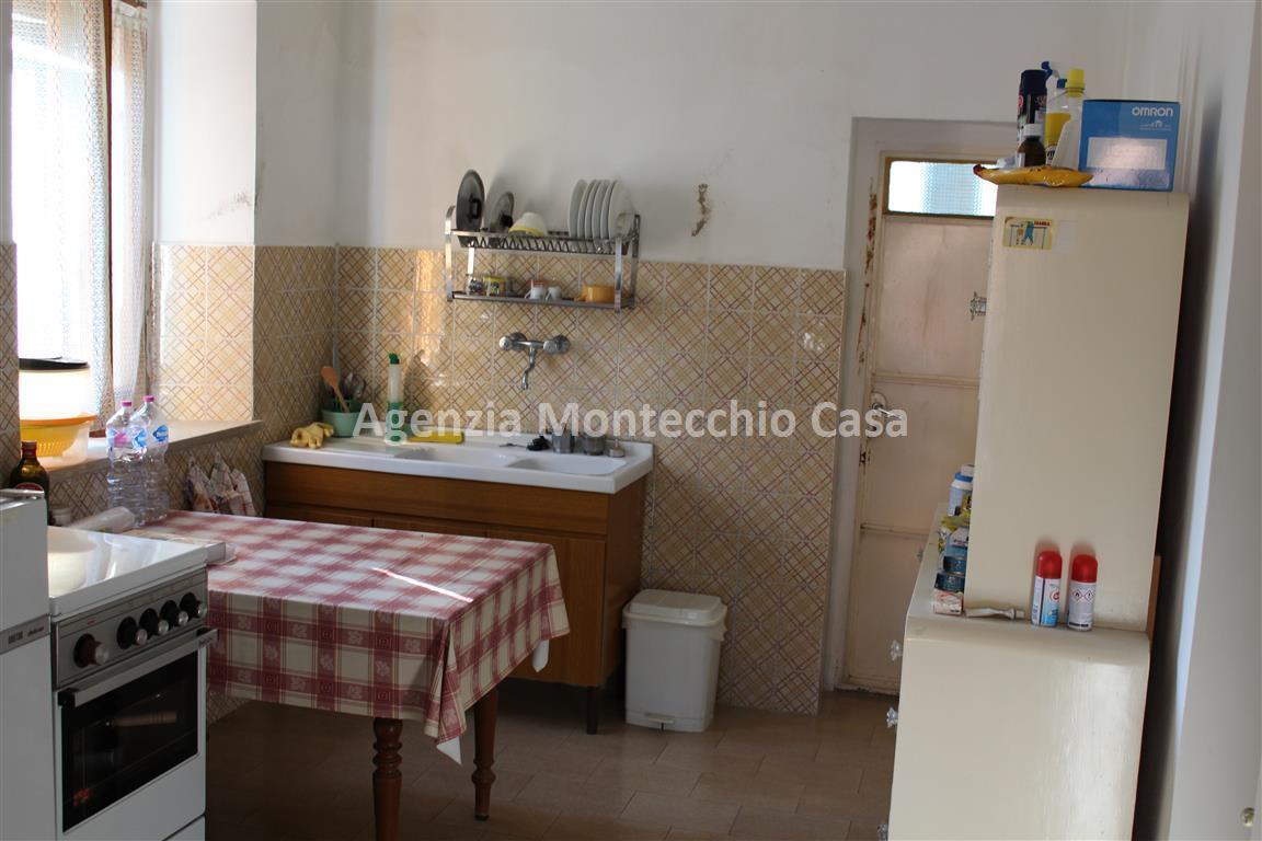 villa semi indipendente montecalvo in foglia vendita    agenzia montecchio casa