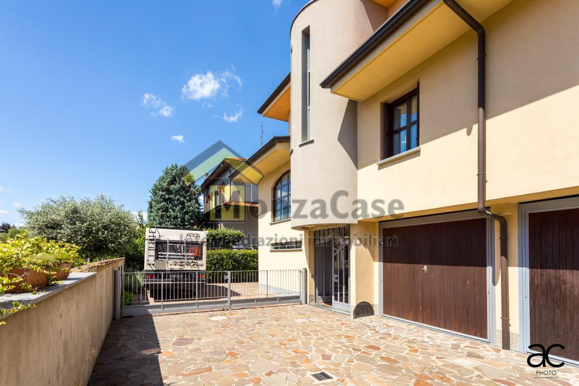 Villa BIASSONO vendita   Via Dei Mille MONZACASE SRL