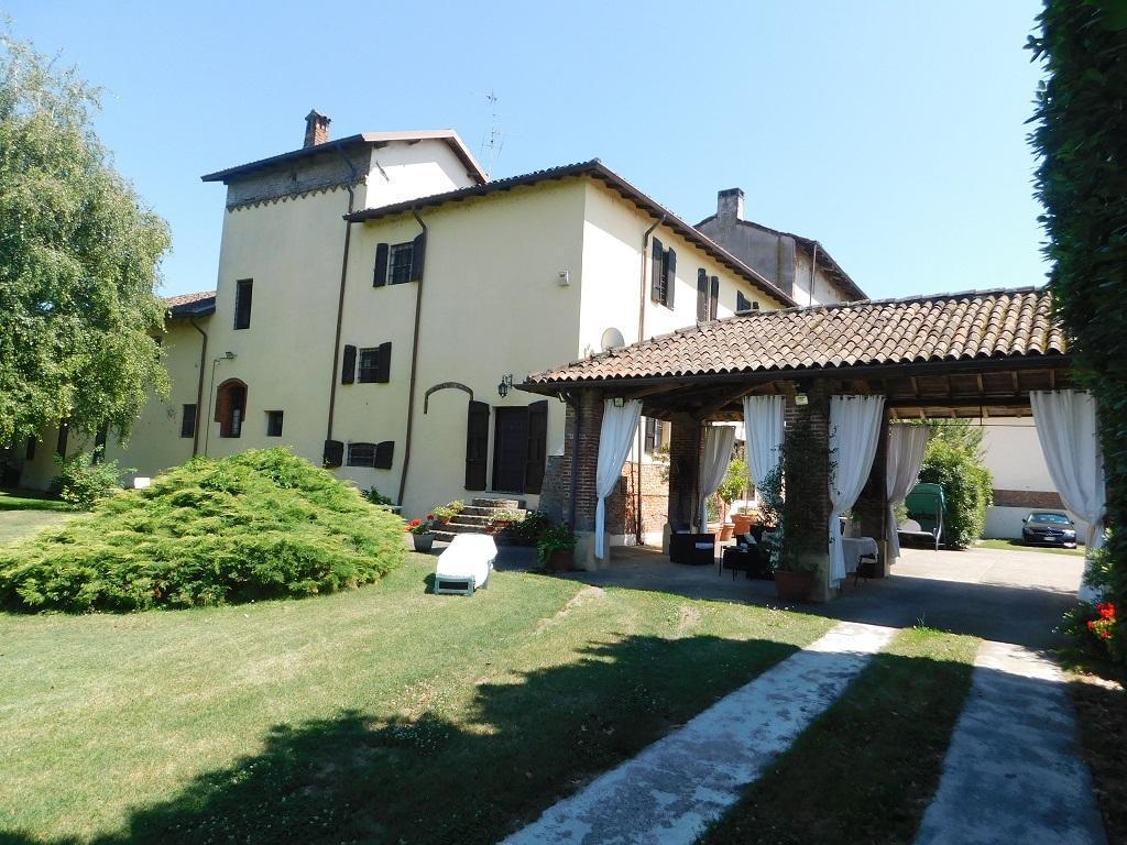 Villa BASCAPÈ vendita   via Papa Giovanni XXIII STUDIO LINGIARDI SERVZI IMMOBILIARI SRL