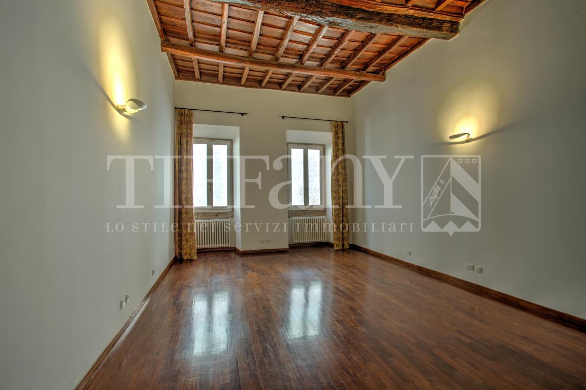 Appartamento ROMA vendita  Centro storico Via del Seminario Tiffany Srl Studio Immobiliare