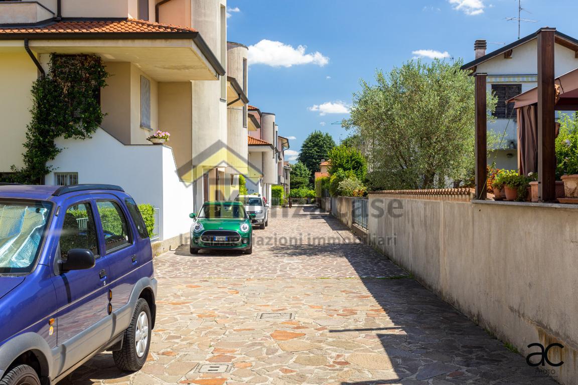 Villa BIASSONO vendita   Via Dei Mille MONZACASE SRL