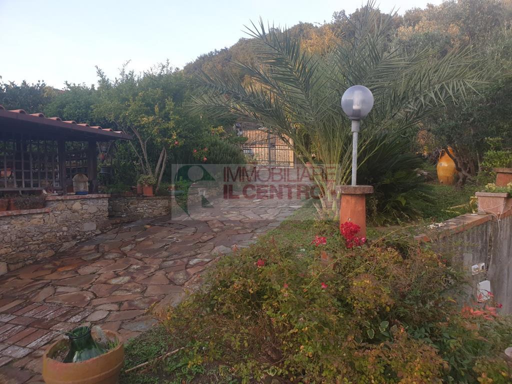 Villa Semi Indipendente CASTELNUOVO MAGRA vendita    IL CENTRO IMMOBILIARE snc di Stefano Santi