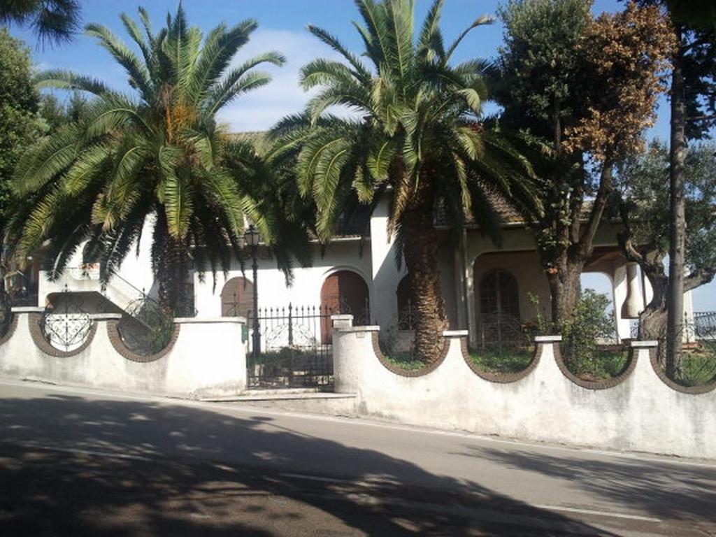Vendesi villa panoramica a Loreto