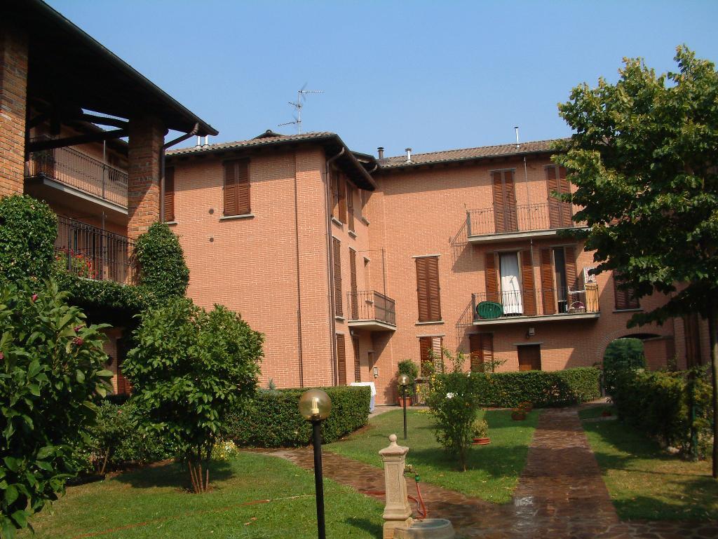 Appartamento RONCO BRIANTINO vendita   via per cascina lucchese Immobiliare Brianza Sas