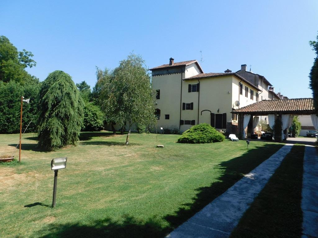 Villa BASCAPÈ vendita   via Papa Giovanni XXIII STUDIO LINGIARDI SERVZI IMMOBILIARI SRL