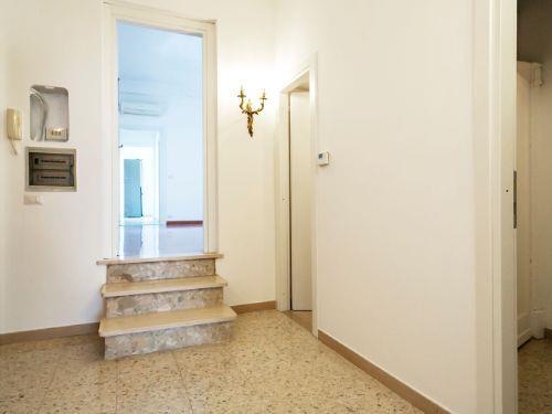 Attico ROMA affitto  Centro storico Via del Corso LA DOMUS SRL